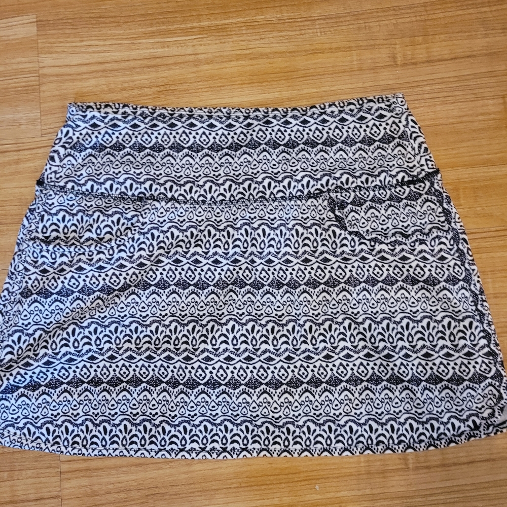 Athleta Black & White Floral Print Women's Tennis Skirt & under Shorts Pockets